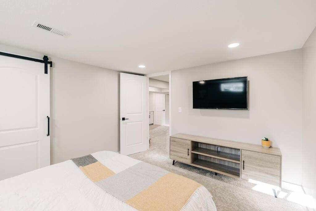 Beautiful Luxury Home Freshly Renovated With Big Yard, Seating & Grill Pad Cottage Grove Exterior foto