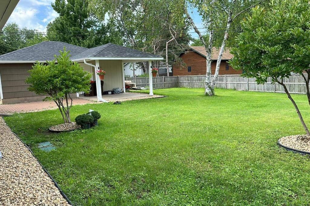 Beautiful Luxury Home Freshly Renovated With Big Yard, Seating & Grill Pad Cottage Grove Exterior foto